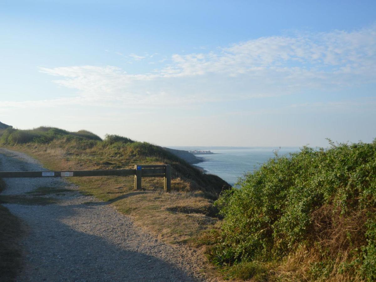 Wonderful Holiday Home In Audinghen With Garden Eksteriør billede